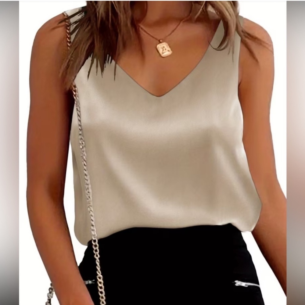 Luce V neck sleepless satin top